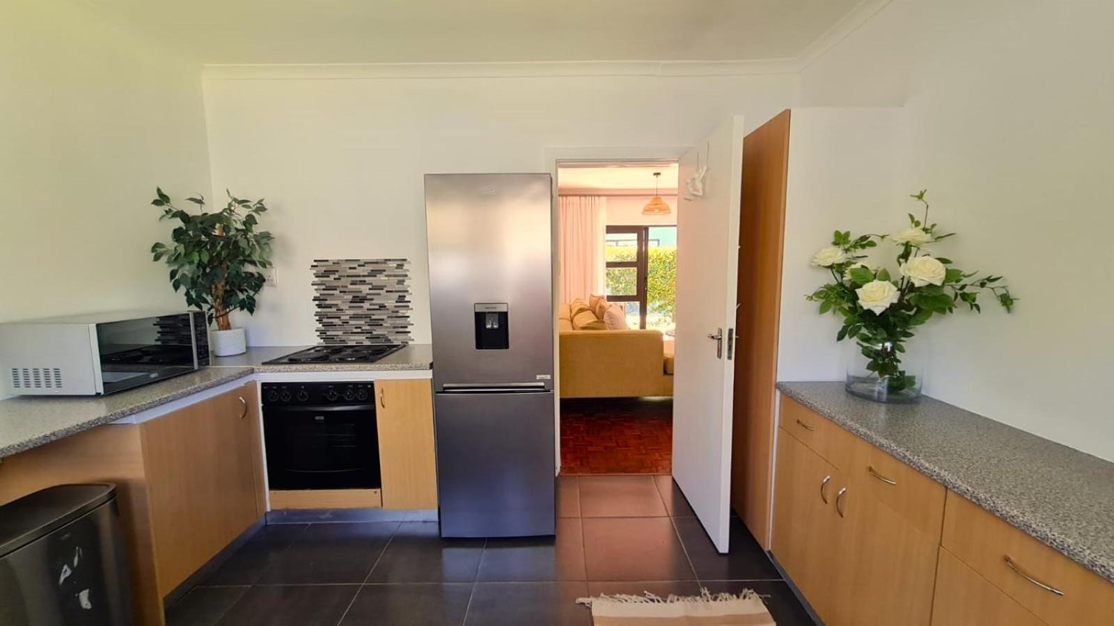 2 On Lismore Guesthouse Tokai Exteriör bild