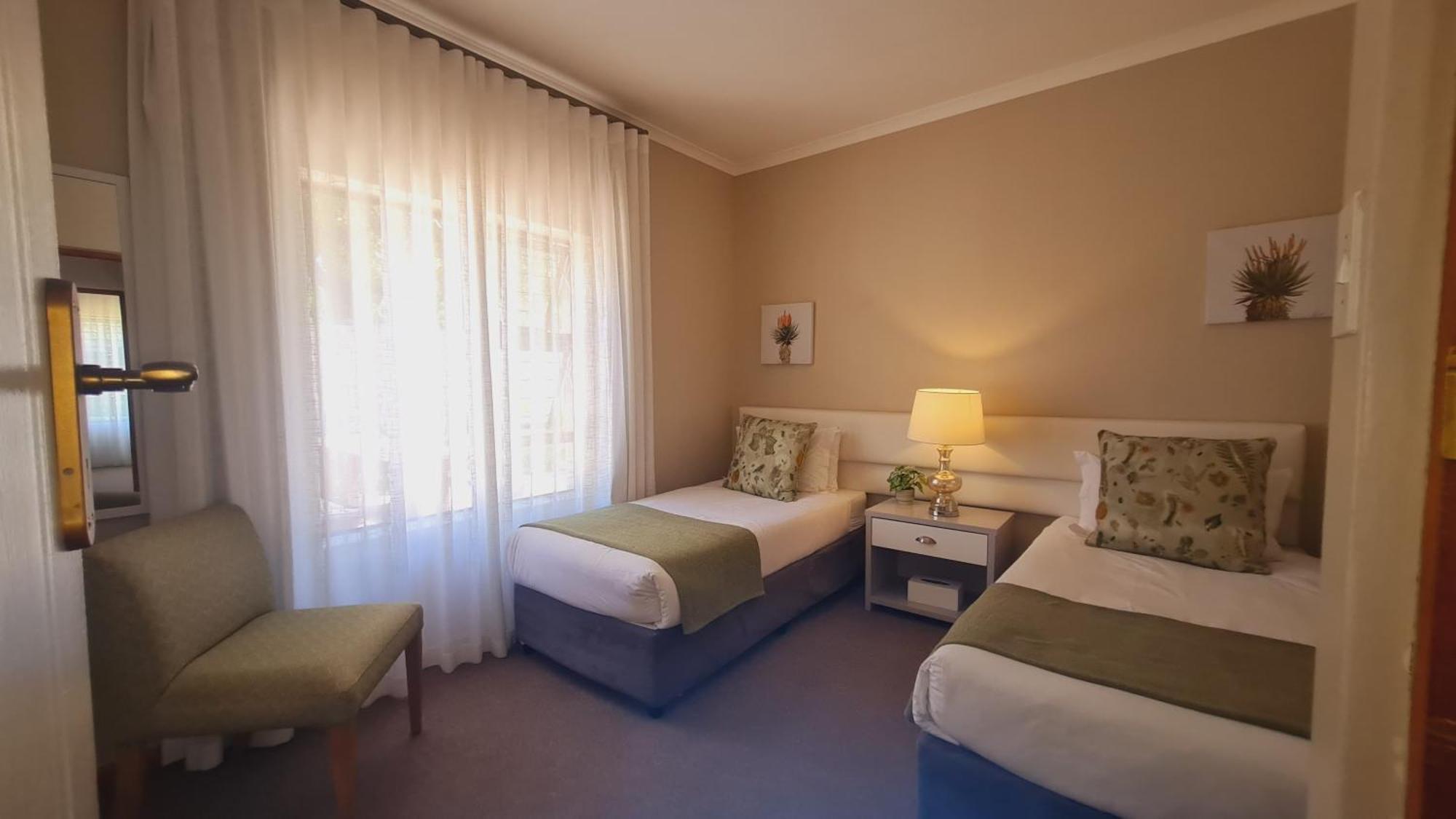 2 On Lismore Guesthouse Tokai Exteriör bild